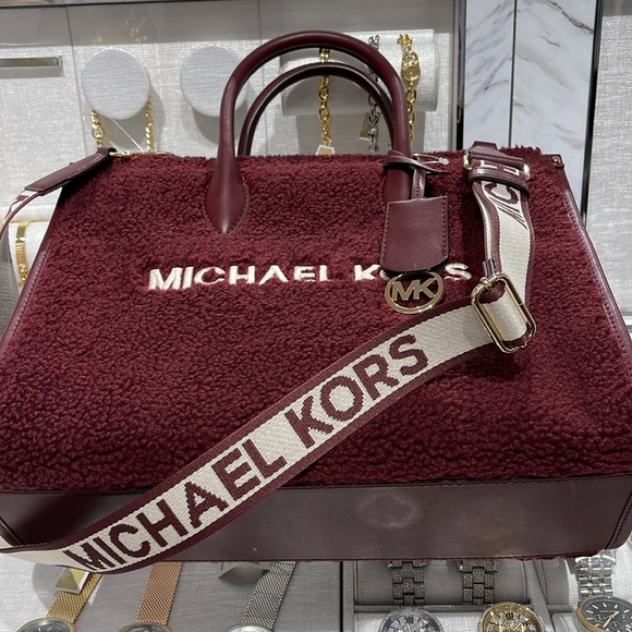 Michael Kors Medium SHEARLING MIRELLA Tote
Shoulder Bag Sherpa 
Oxblood 
NWT - Picture 10 of 16